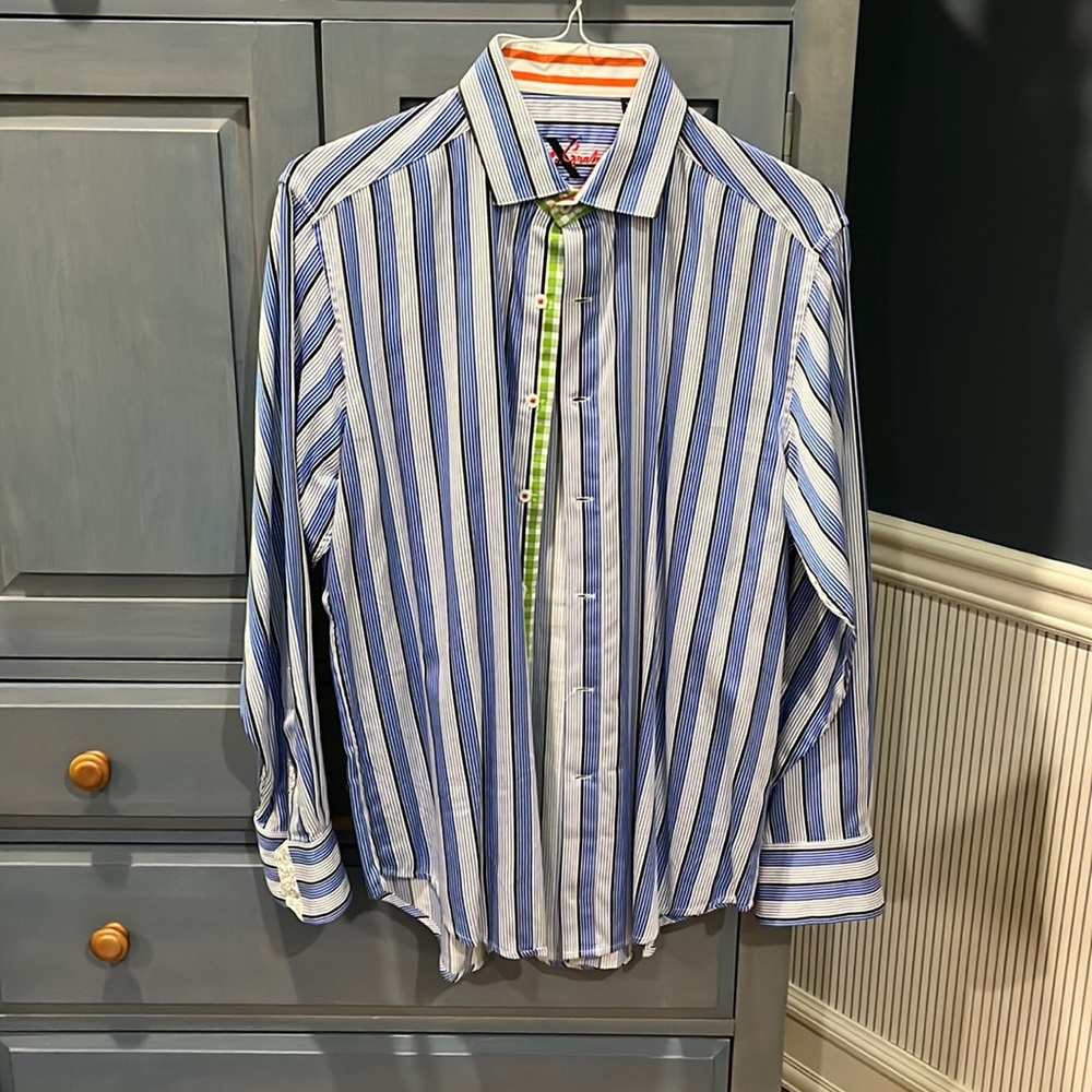 Men’s medium Robert Graham shirt